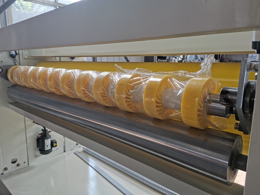 La cadena de producción de la cartulina acanalada 2200 Nc cortó la máquina