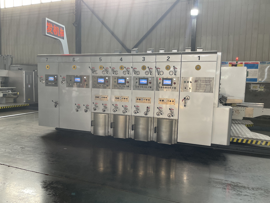 Máquina de corte de matrices de impresión de tres colores de alta velocidad totalmente automática para embalajes de cartón corrugado