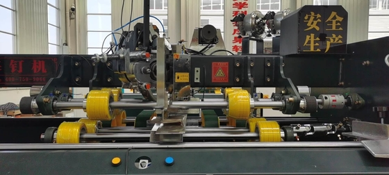 Modelo de costura del control 2000 del PLC de la máquina de la pieza única serva doble semi auto