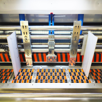 Impresora acanalada de Flexo del cartón de 4 colores con ranurar 250pcs/min que corta con tintas