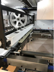 La caja acanalada del cartón de la máquina que arruga y que corta con tintas muere cortador
