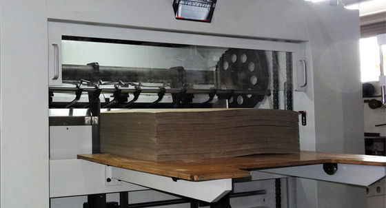Máquina que corta con tintas plana del cartón acanalado que arruga