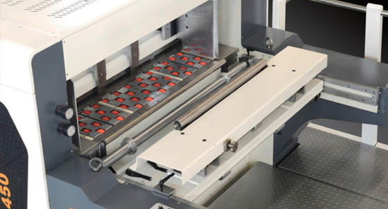 Máquina que corta con tintas automática hidráulica del cartón acanalado del PLC que arruga