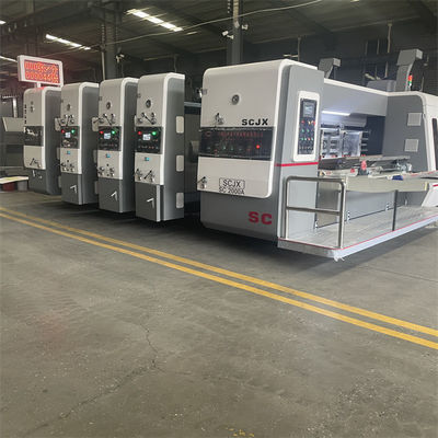 Máquina de corte por matrices para cajas de cartón