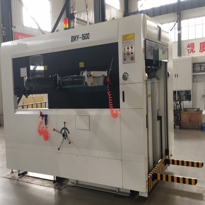 Máquina de corte de matriz blanca para cartones corrugados