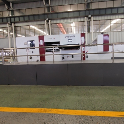 Cortador de cartón ondulado de 980 mm liso controlado por PLC