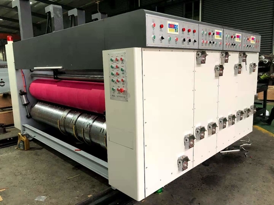 Una máquina acanalada completamente automática Slotter de la caja del color