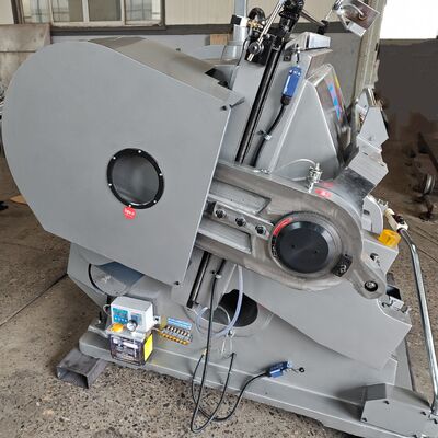 Máquina de corte de cartón corrugado con alta fuerza de corte y fuente de energía eléctrica que garantiza el procesamiento del cartón