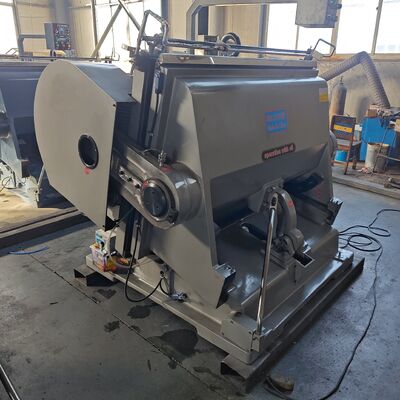Máquina troqueladora de cartón corrugado eléctrico con potencia de motor de 5,5 KW y método de alimentación manual que garantiza un funcionamiento suave