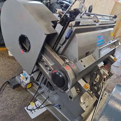 Máquina manual de troquelado de cartón corrugado con fuente de alimentación eléctrica, perfecta para formas de cartón personalizadas y líneas de producción