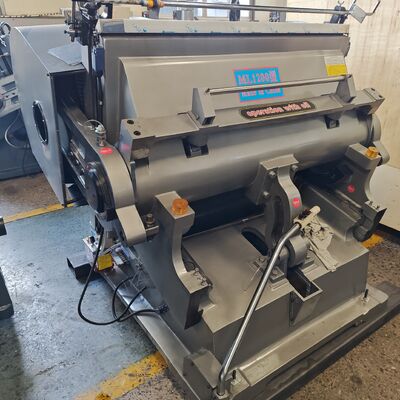 Máquina de corte de troquel para casquillos de bronce de estaño y cobre, método de suministro de aceite eléctrico adecuado para procesos de corte y producción precisos