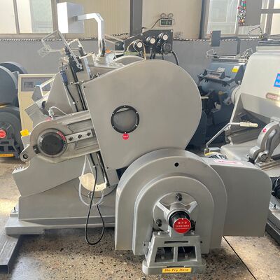 Máquina de corte a presión de cartón ondulado con dimensiones de 5129 4150 2346 mm y alta precisión de corte ideal para el sector industrial