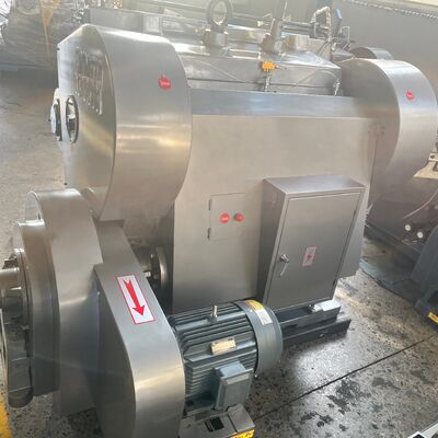 Máquina de corte de cartón de matriz plana de color personalizable ofrece un rendimiento estable y un corte constante con el tiempo