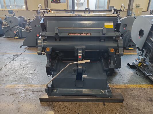 ML1100 Máquina semiautomática para cortar a presión de cartón ondulado con cuatro piezas de seguridad y embrague de freno de placa de succión eléctrica