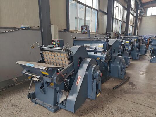 ML750 Máquina troqueladora de cartón corrugado semiautomática con embrague de freno de placa de succión eléctrica y cuatro piezas de seguro para una operación segura