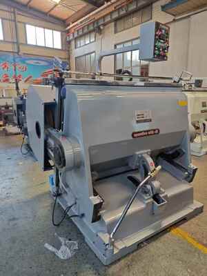 ML1500 Máquina semiautomática de corte a presión con tamaño máximo de 1500 mm, cuatro sistemas de seguridad y alimentación manual del papel