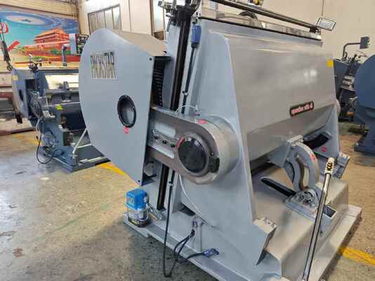 ML1500 Máquina troqueladora semiautomática de cartón corrugado con freno de embrague de placa de succión eléctrica y cuatro piezas de seguro para una operación segura