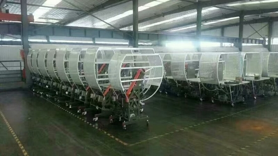 El PE que contiene atar con correa del embalaje de la caja del cartón de 1200m m trabaja a máquina control mecánico semi automático