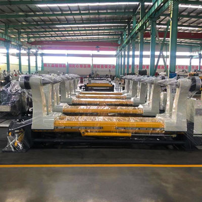 El rollo de molino hidráulico automático de Shaftless coloca la cadena de producción acanalada de la hoja para el rollo de papel